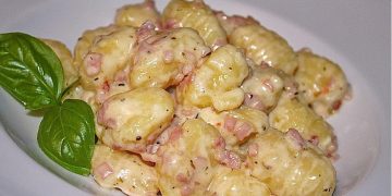 Rezept für Gnocchi mit Käse-Knoblauch-Schinkensauce