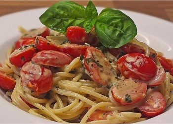 Rezept für Bandnudeln mit marinierten Kirschtomaten und cremigem Frischkäse