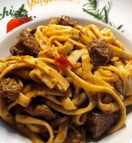 Gulasch mit Spätzle