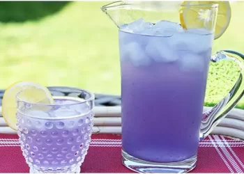 Wie man Lavendel-Limonade gegen Kopfschmerzen und Angstzustände herstellt