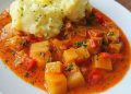 Kohlrabi in Tomatensahne Sauce mit Kartoffelpüree 