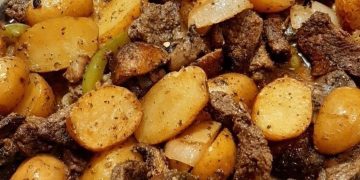 knoblauchbuttersteak und kartoffelpfanne