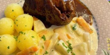 Rouladen Klöße und Kohlrabi Karotten