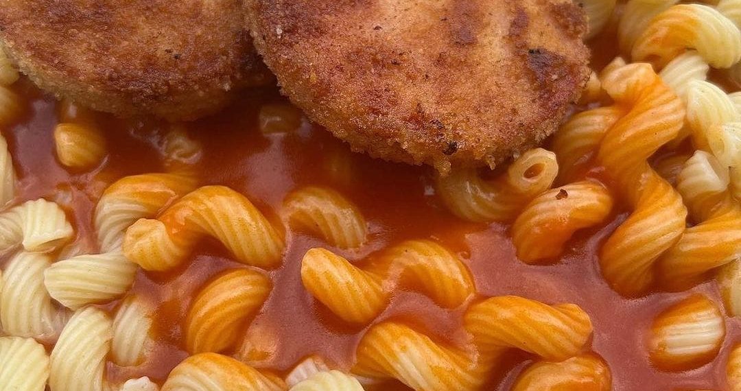 DDR Jägerschnitzel mit Nudeln und Tomatensoße
