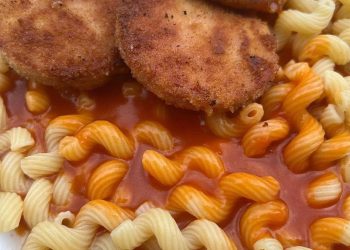 DDR Jägerschnitzel mit Nudeln und Tomatensoße