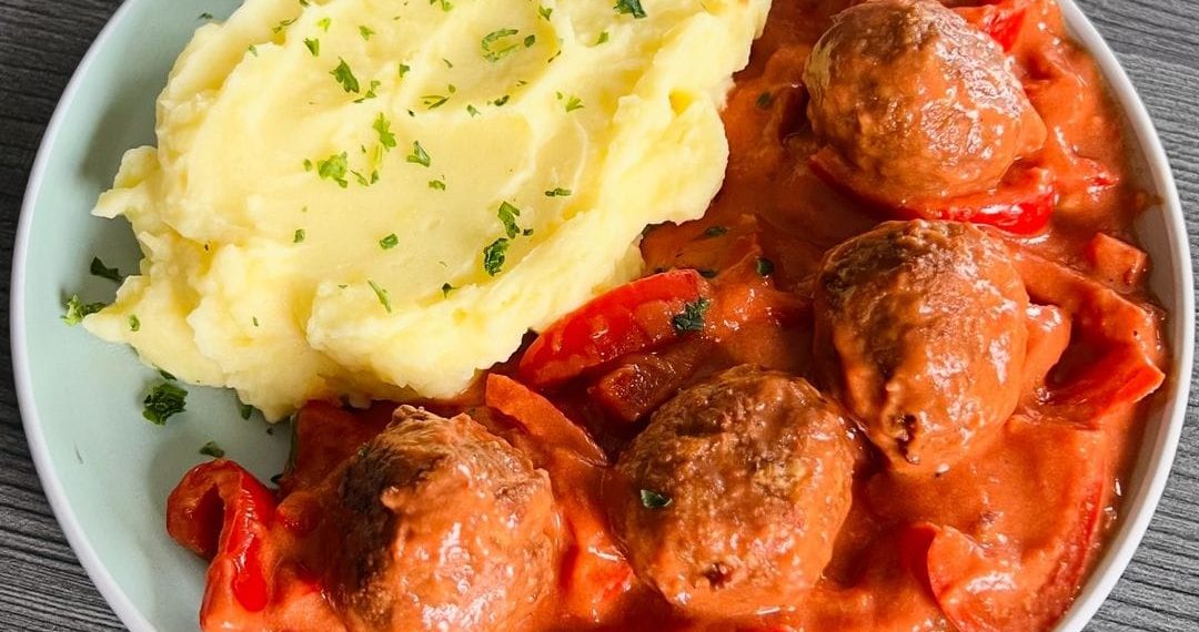 Hackbällchen in cremiger Paprika Sauce