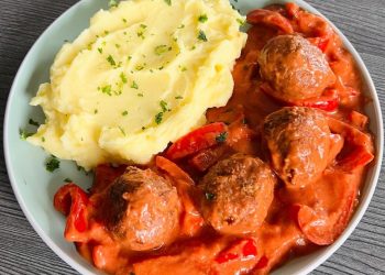 Hackbällchen in cremiger Paprika Sauce