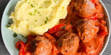 Hackbällchen in cremiger Paprika Sauce