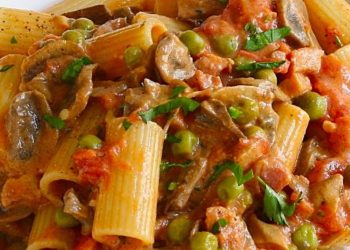 Rigatoni alla boscaiola: das Rezept für den reichhaltigen und köstlichen ersten Gang
