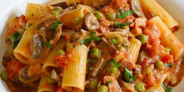 Rigatoni alla boscaiola: das Rezept für den reichhaltigen und köstlichen ersten Gang