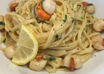 Cremige Garnelen-Fettuccine-Nudeln mit hausgemachter Alfredo-Sauce