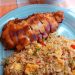 Gebackene Hühnerbrust mit gebratenem Reis