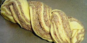 Rezept aus Uromas Kochbuch, Fluffiger, saftiger Nusszopf