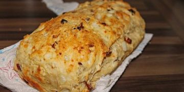 Tomaten-Zwiebel-Brot