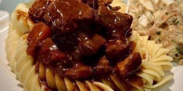 Gulasch mit spatzle