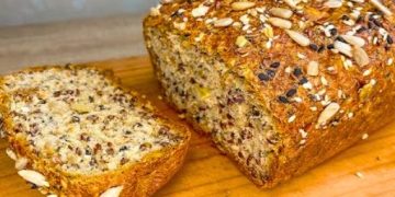 Schnelles Haferflockenbrot zum Frühstück! Kein Mehl, kein Zucker, kein Öl, kein Gluten