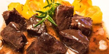 Rindfleisch mit Senf geschmort