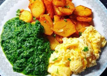 Bratkartoffeln mit Spinat und Rührei