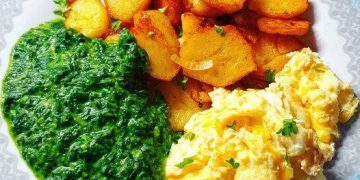 Bratkartoffeln mit Spinat und Rührei