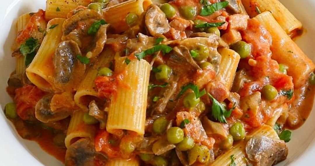 Rigatoni alla boscaiola: das Rezept für den reichhaltigen und köstlichen ersten Gang