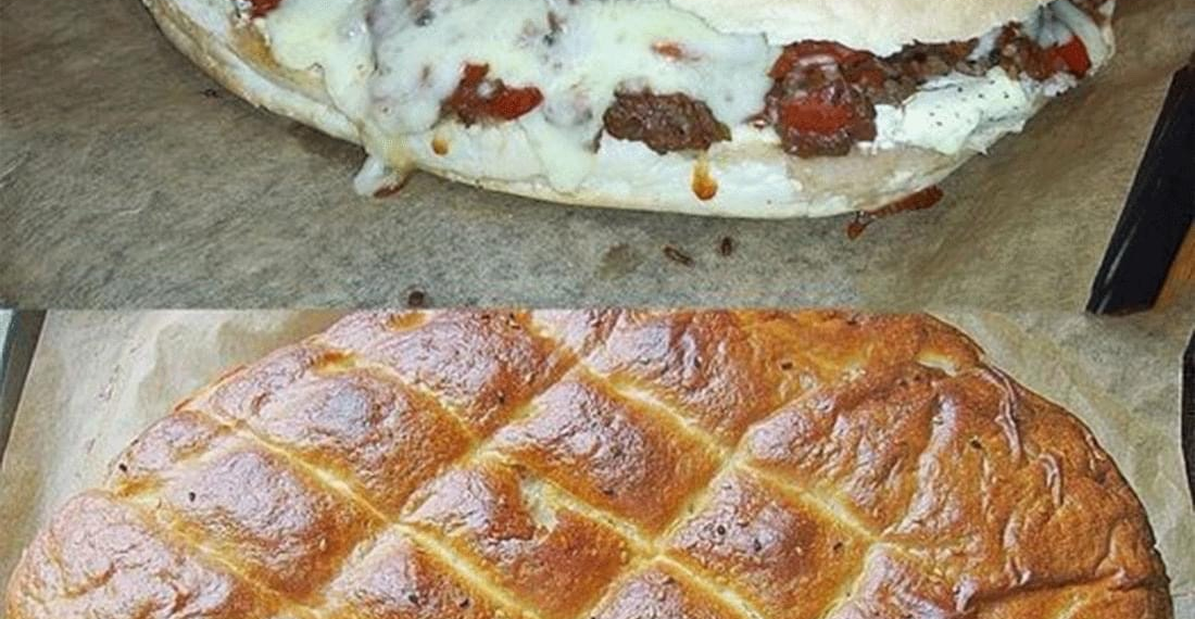 Fladenbrot mit Hackfleisch aus dem Backofen