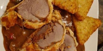 Gefülltes Schweinefilet im Blätterteig