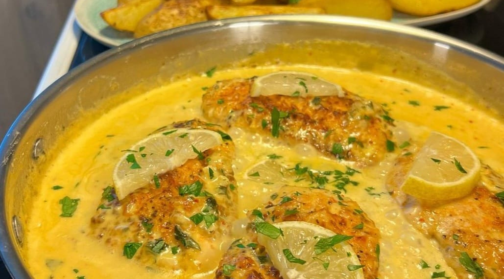 HÜHNERFILET UND SAHNESAUCE MIT KNOBLAUCH, ZITRONE UND PARMESAN