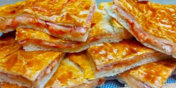 Gefüllte Pizza mit Tomaten und Schinken: So macht man dieses tolle Rezept
