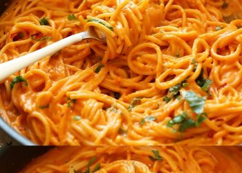 Spaghetti in roter Paprikasauce