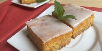 Möhren-Kokos-Kuchen mit Zitronenglasur