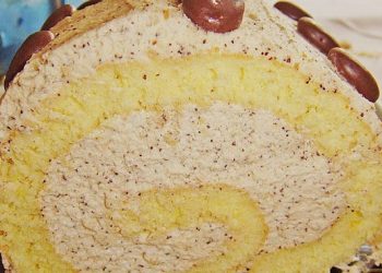 BISKUITROLLE MIT KAFFEECREME