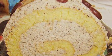 BISKUITROLLE MIT KAFFEECREME