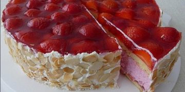 Erdbeertorte (diese Torte kann natürlich auch mit anderen Beeren hergestellt werden)