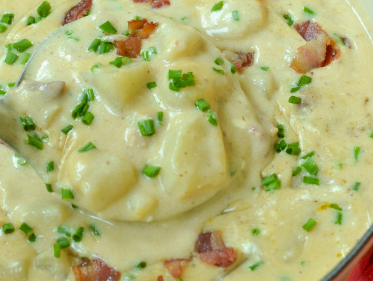 Kartoffelsuppe mit Mettwürstchen