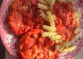 Für Jägerschnitzel ostdeutsche Art mit Nudeln und Tomatensoße benötigen Sie
