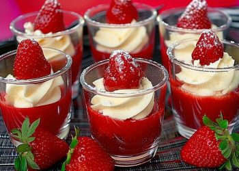 Search Results For: Erdbeeren Mit Vanille-Eierlikör-Creme Rezept