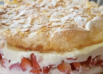  Schneemousse-Erdbeertorte