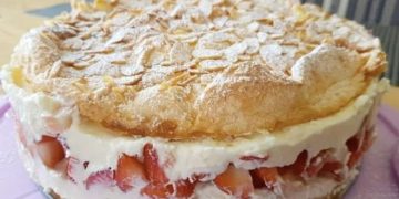  Schneemousse-Erdbeertorte