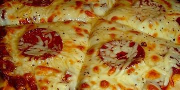 Käsepizza Aus Altem Brot Für Ein Paar Mäuse