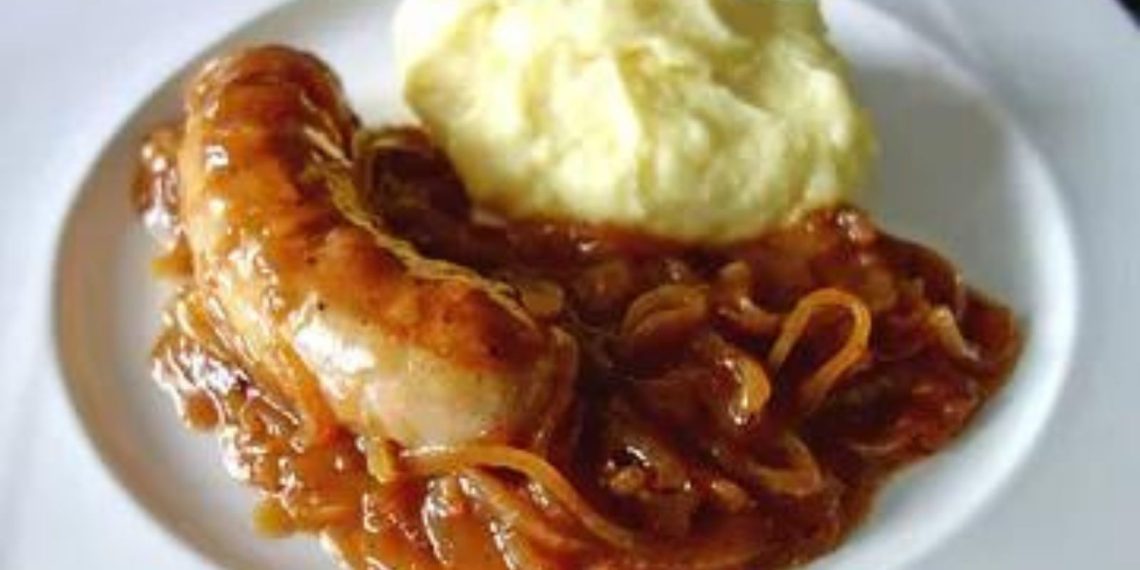 Bratwurst mit Zwiebelsauce