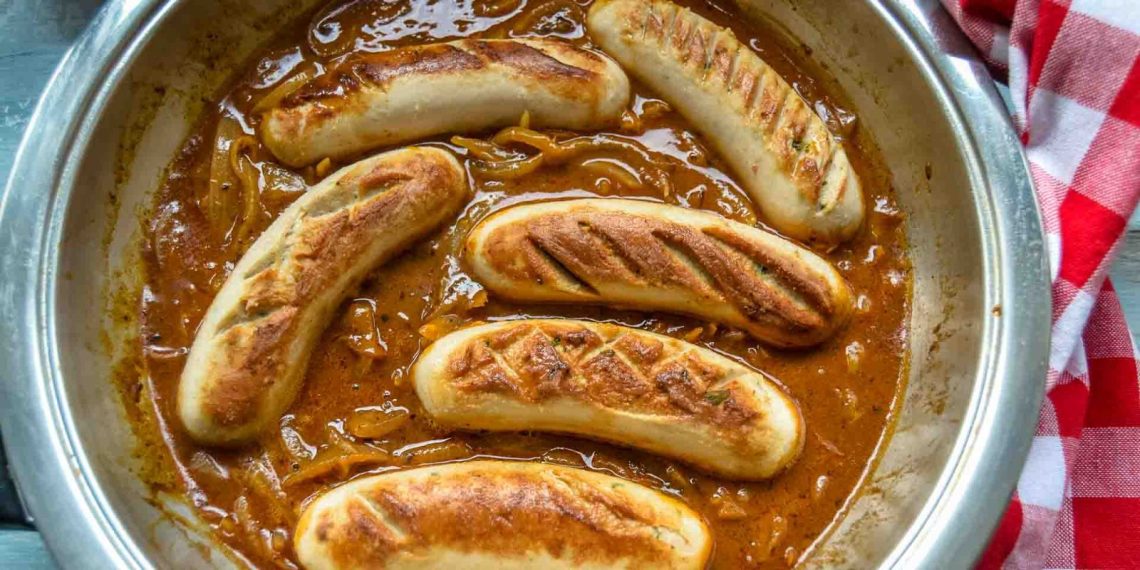 Bratwurst mit Zwiebelsauce
