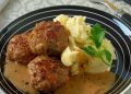 Frikadellen mit Kartoffelbrei und Soße