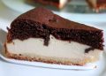 KÄSEKUCHEN MIT SCHOKOHAUBE