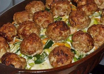 Kartoffelauflauf mit lauch, hackbällchen und gorgonzola