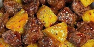 Steak und Kartoffeln in der Pfanne