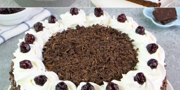 Schwarzwälder Kirschtorte: das Rezept für das köstliche und spektakuläre traditionelle deutsche Dessert