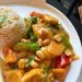 Butter Hähnchen mit Paprika Lauch Zwiebeln und Erdnusssauce