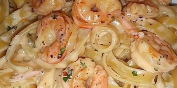 Spaghetti Mit Garnelen In Cremiger Alfredo Sauce