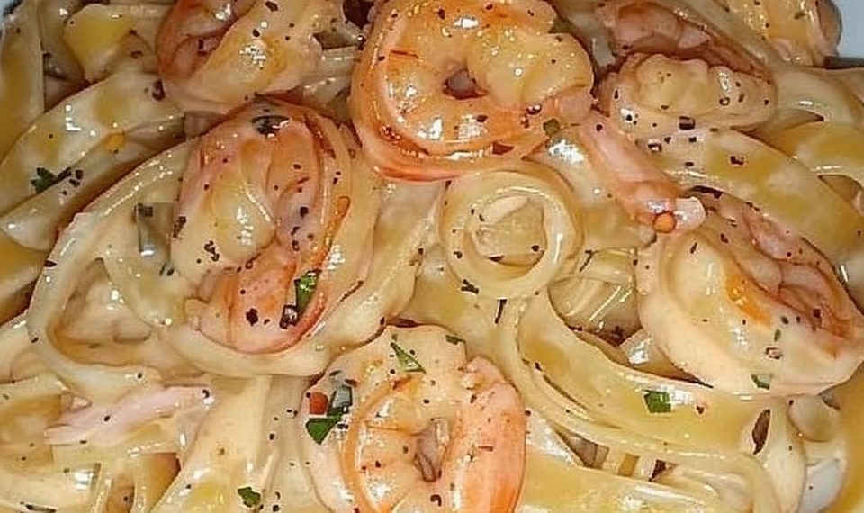 Spaghetti Mit Garnelen In Cremiger Alfredo Sauce