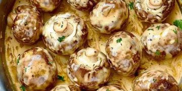 Champignons in leckere Knoblauch Rahmsoße